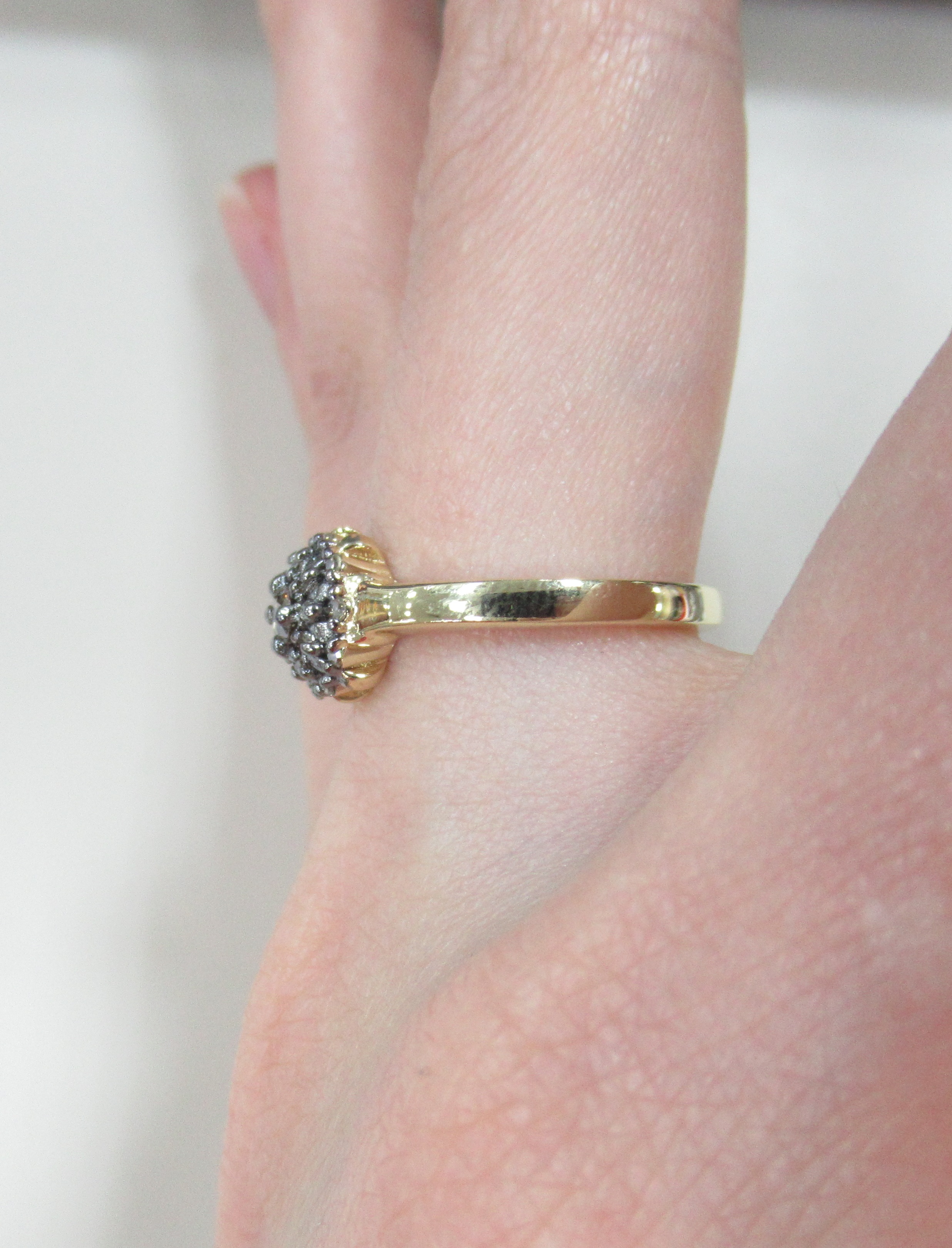 Серебряное кольцо с коньячными бриллиантами